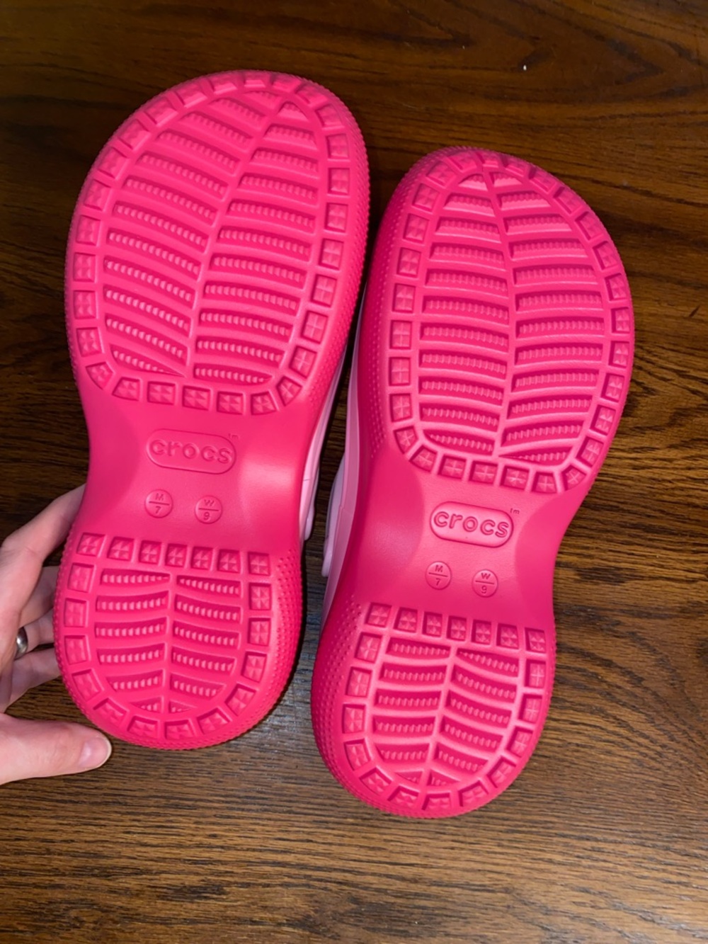 CROCS Classic Clog Mule in Light Pink with Hot Pink Sole - Picture 9 of 10